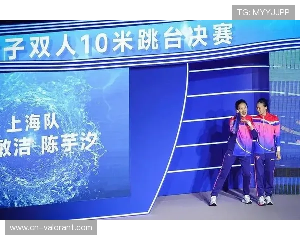 小选手带伤坚持完赛,观众掌声致敬体育精神 小选手带伤坚持完赛,观众掌声致敬体育精神